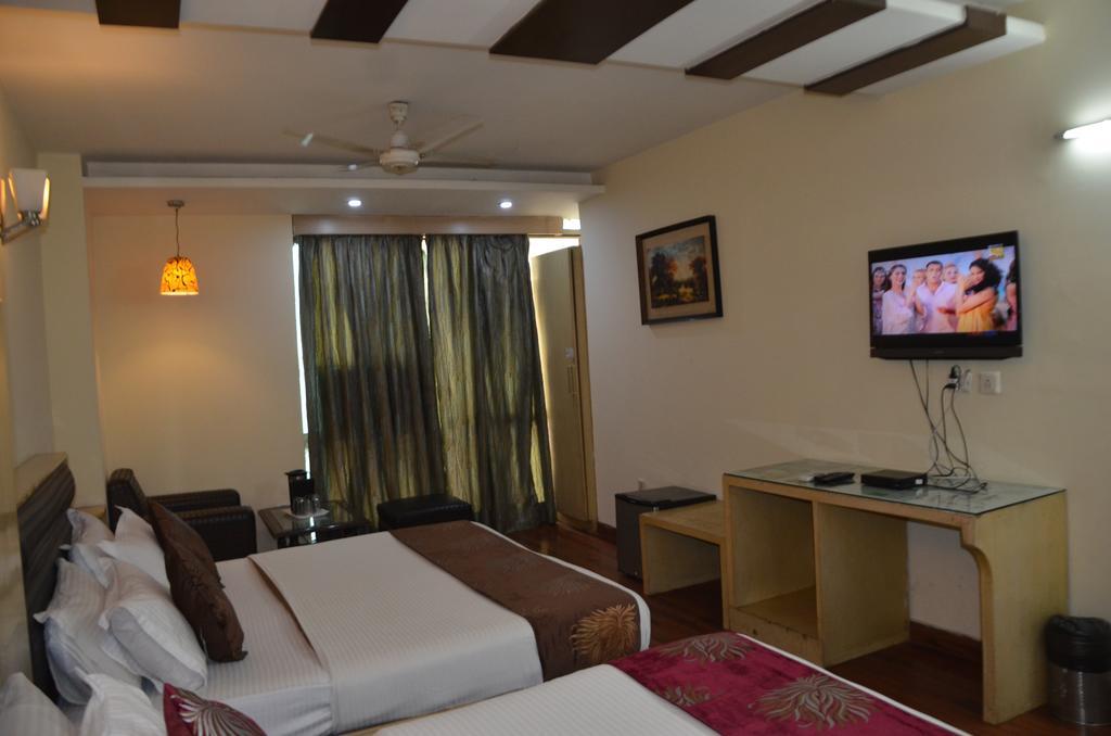 Hotel Milan Deluxe Nuova Delhi Esterno foto