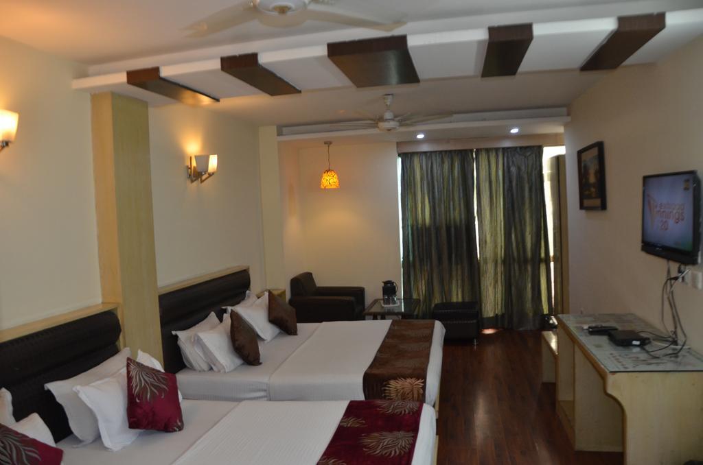 Hotel Milan Deluxe Nuova Delhi Esterno foto