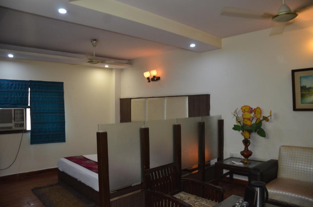 Hotel Milan Deluxe Nuova Delhi Esterno foto
