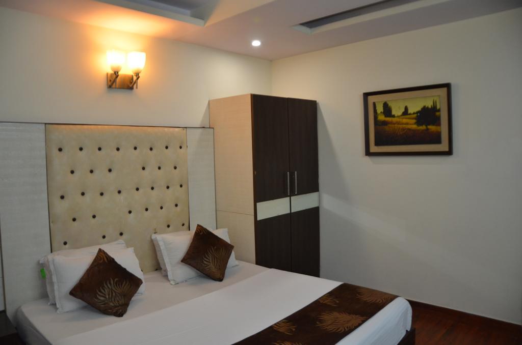 Hotel Milan Deluxe Nuova Delhi Esterno foto