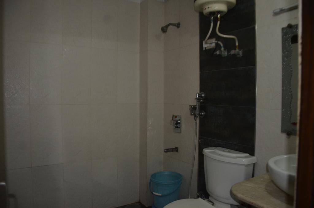 Hotel Milan Deluxe Nuova Delhi Esterno foto