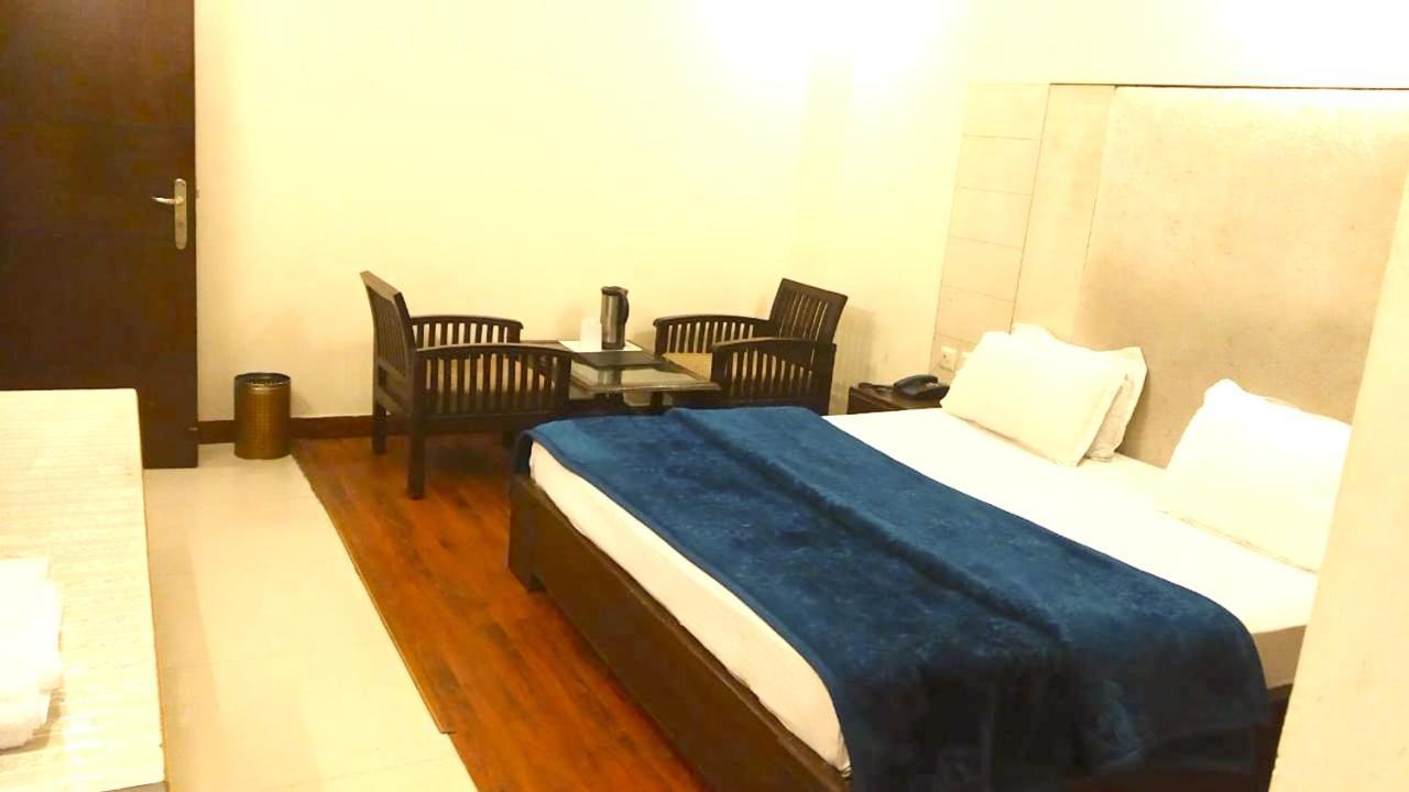 Hotel Milan Deluxe Nuova Delhi Esterno foto