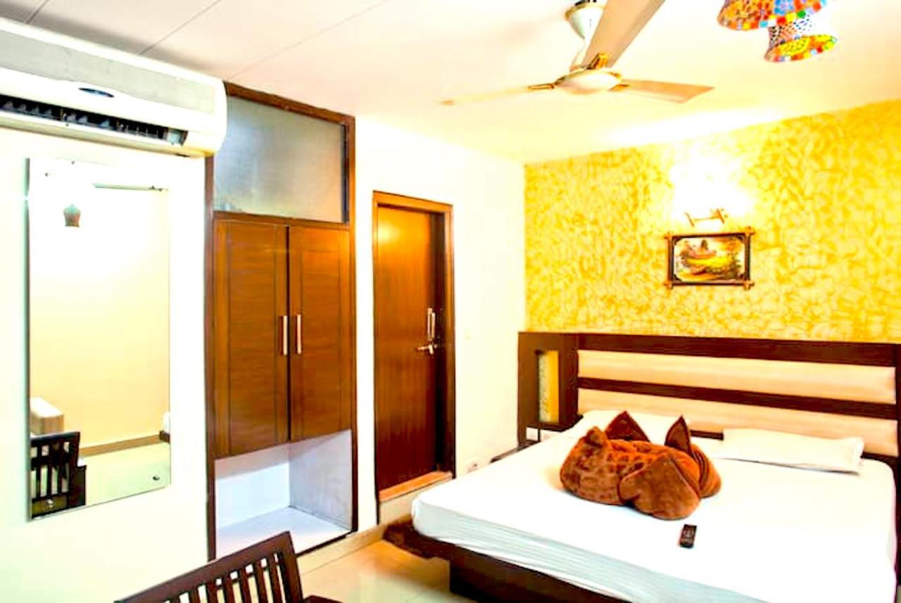 Hotel Milan Deluxe Nuova Delhi Esterno foto